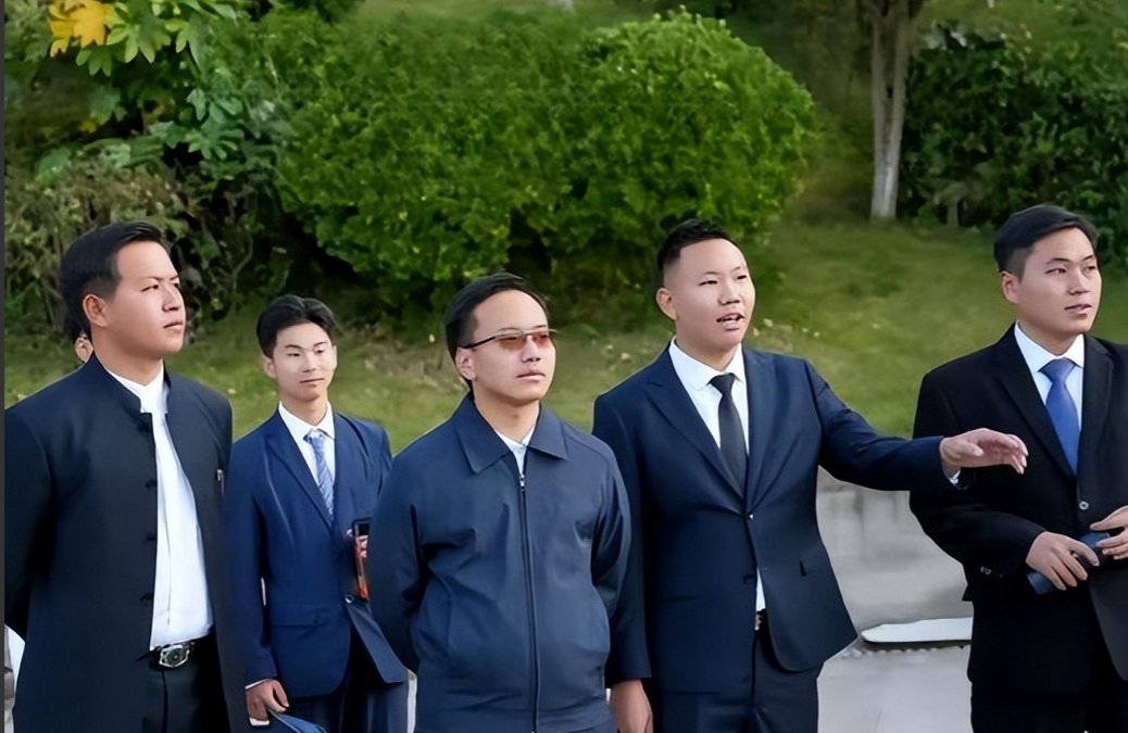 大学生模仿领导调研，打了官僚主义的脸，打开了“微服私访”的廉
云南大学生的“调研