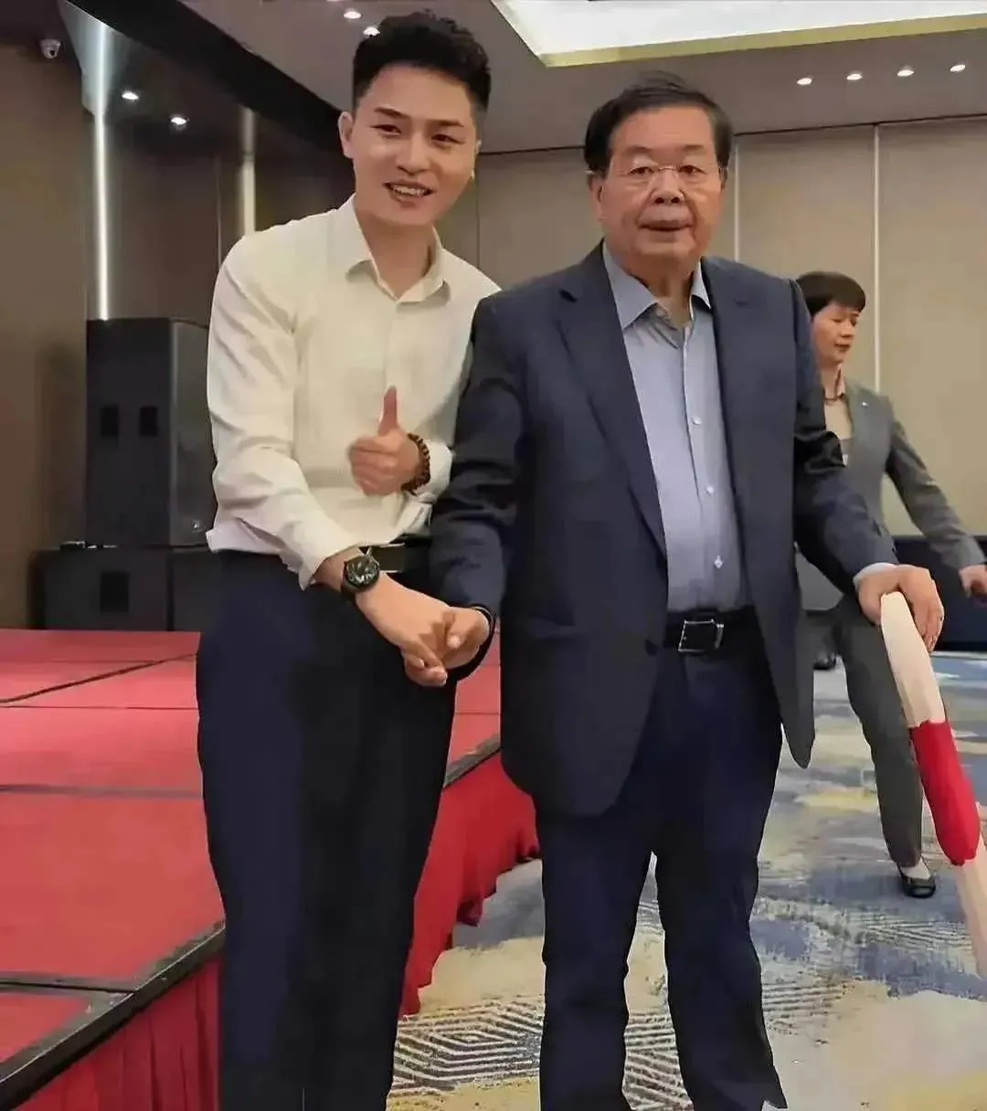 曹旺根本不想理他，因为同行是冤家