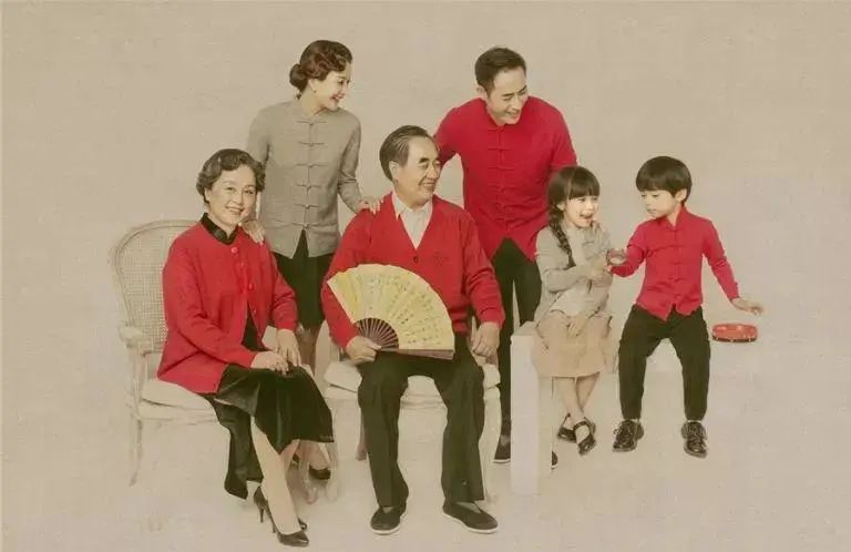 家庭成员中间共处融洽,彼此关心爱护,才能使这个家庭愈来愈有福