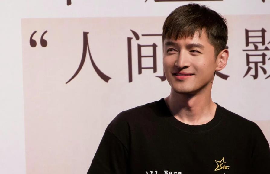 曹保平监制，胡歌、吴磊主演的《不虚此行》在全国上映。该片讲述了一个“掉队”的普通