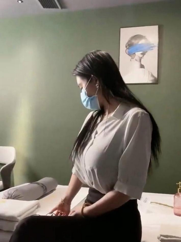 女朋友刚发的照片，这是在酒店里吗？