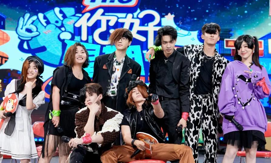 《你好星期六》是湖南卫视的新综艺，从“万人嘲”到现在的同时段收视率第一，经历了多