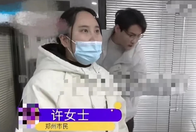 河南郑州，女子替同事说了句实话，让老板心生不满，对她破口大骂！女子让老板嘴巴放干