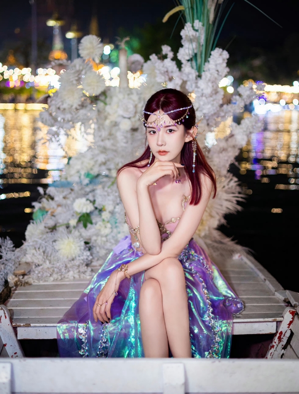 瞳夕分享美照-听说有个小精灵下凡了，请问你见过吗？#LOL主持人#亚运女神