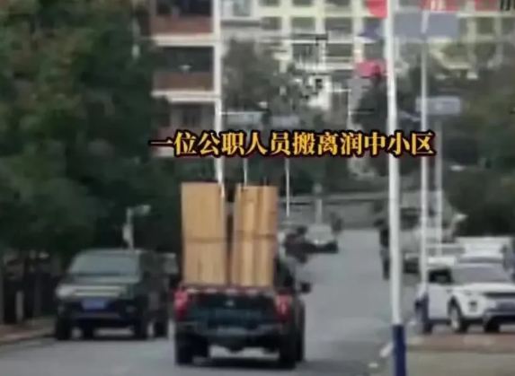 湖南省涟源市的公职人员违规占用公租房事件曝光后，引发社会热议。统计显示，四个公租