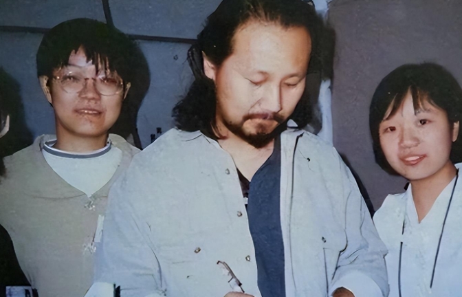 没想到表面光鲜亮丽的“萌大爷”腾格尔，内心竟隐藏着如此悲惨的经历，让人惋惜。

