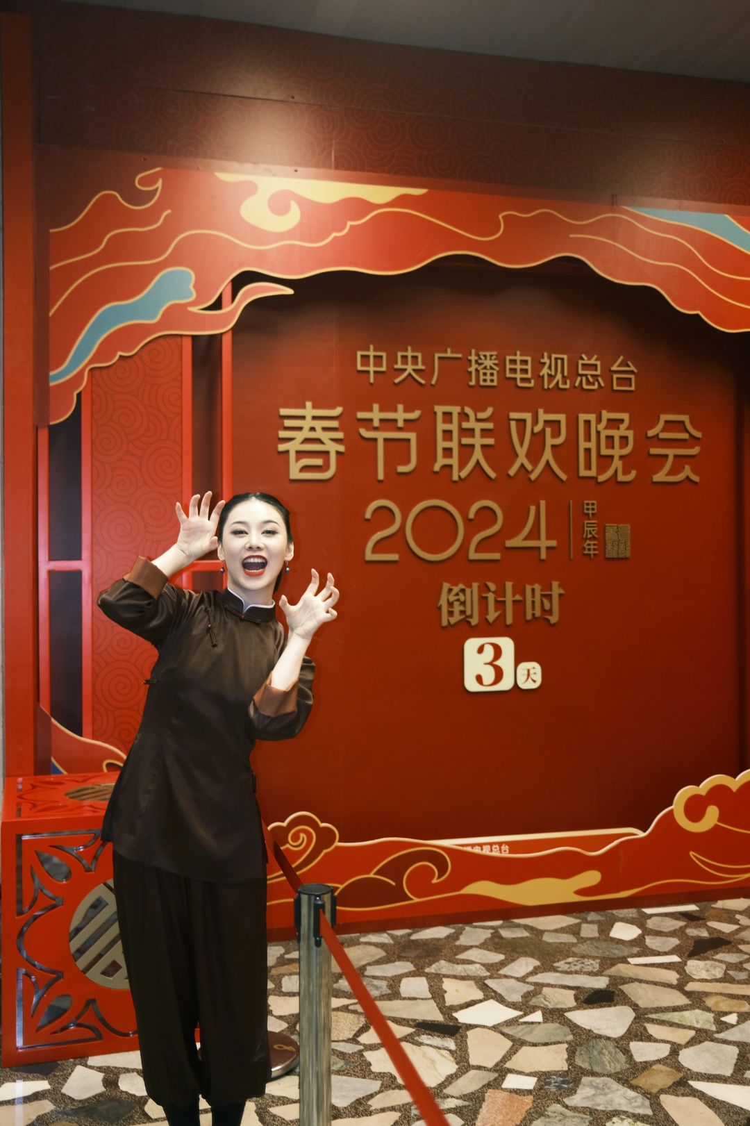 闷声憋大招！我们上春晚咯～
咏春最棒！八卦天团万岁！哦吼！！！
祝大家新年快乐，