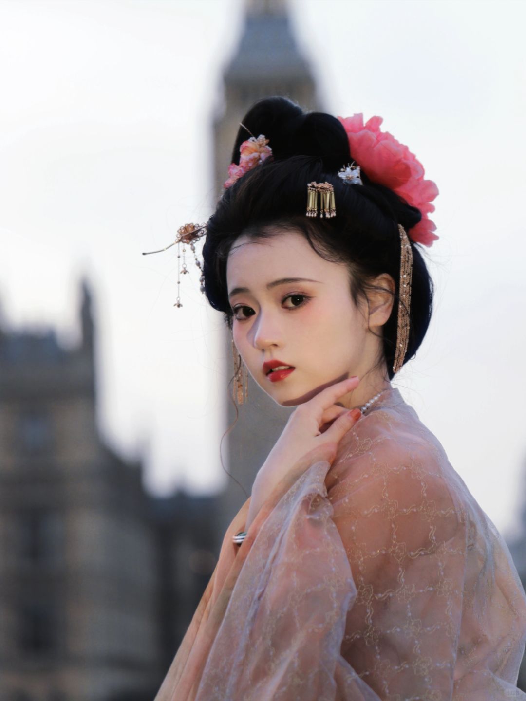 我在伦敦点亮汉服世界地图🇬🇧
📍大本钟下的瑰丽牡丹

周末和姐妹一起出门拍