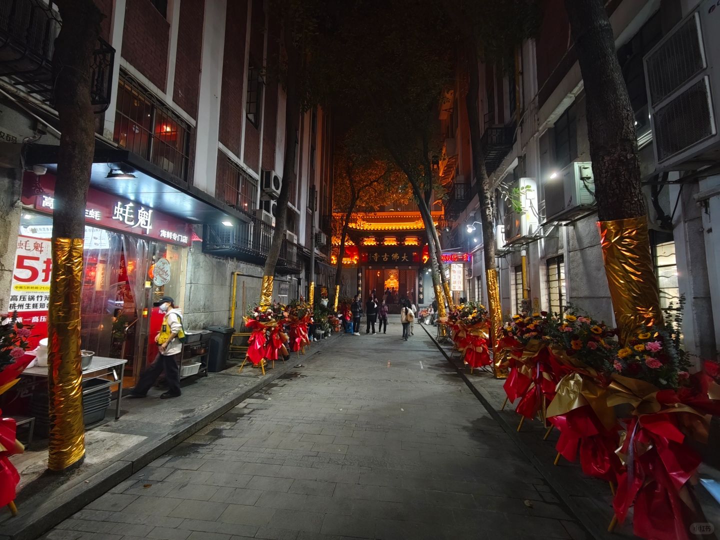 一定要来一次广州大佛寺，见见赛博菩萨！
广州我最推荐的景点之一就是位于北京路的大