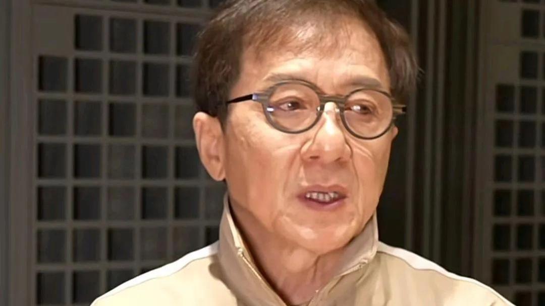 成龙70多岁还要接戏，多次哭诉找不到接班人