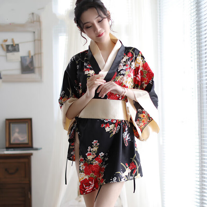 上联：芙蓉不及美人妆

下联：？