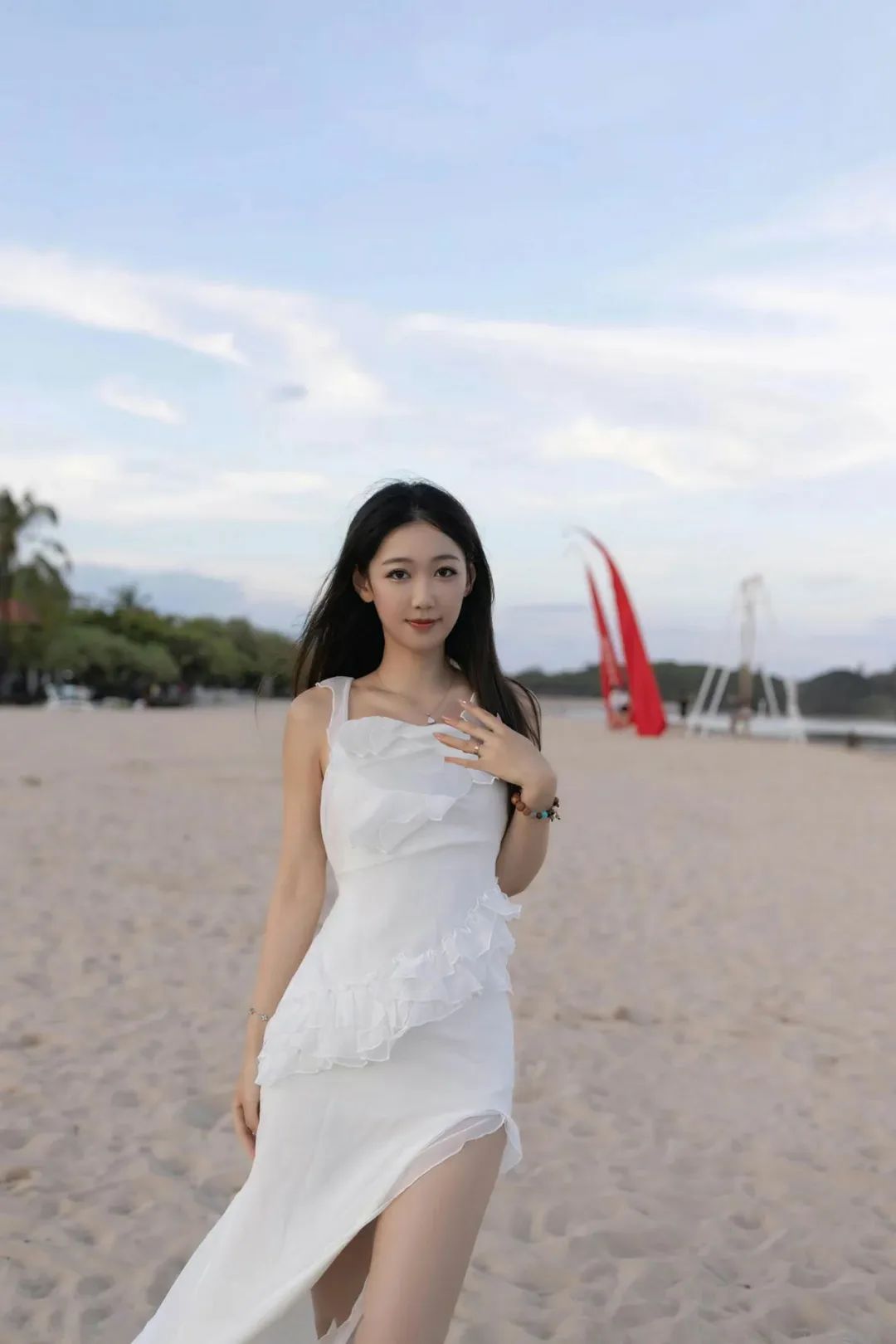 唐安琪——海滩纯白少女「摄影评测与赏析」