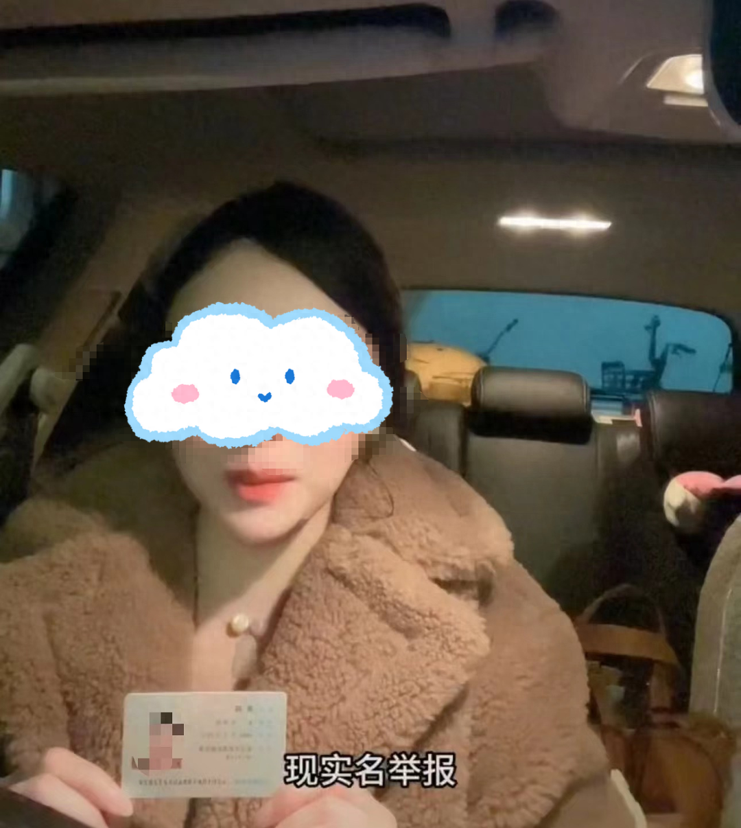 武汉某主任医师、教授的私生活真够乱的，前妻在离婚后将其实名举报。
信息来自大风新