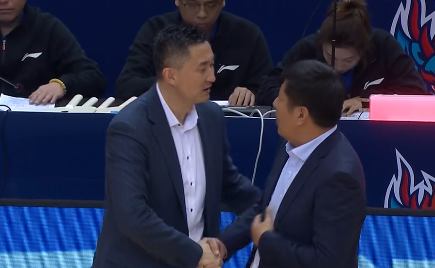 说一说我看了山东男篮主场击败广东之后的几点感受吧——
1、杜锋真是来送温暖的，毕
