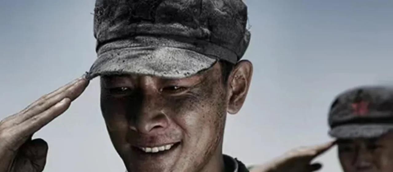 长征途中，土司武装抓走了一名红军干部。当萧华前去谈判时，土司放话说：“留下这个红