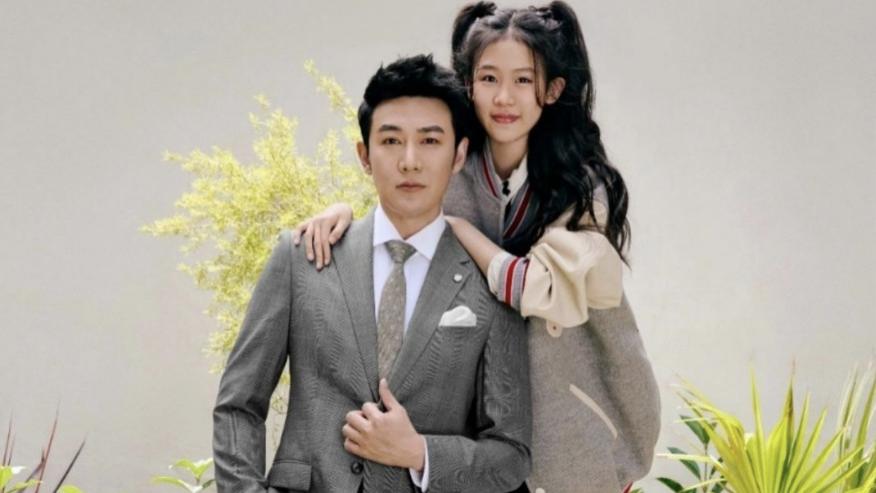 陆毅父女拍写真，贝儿双腿太细遭质疑，鲍蕾晒花絮视频力证未p图