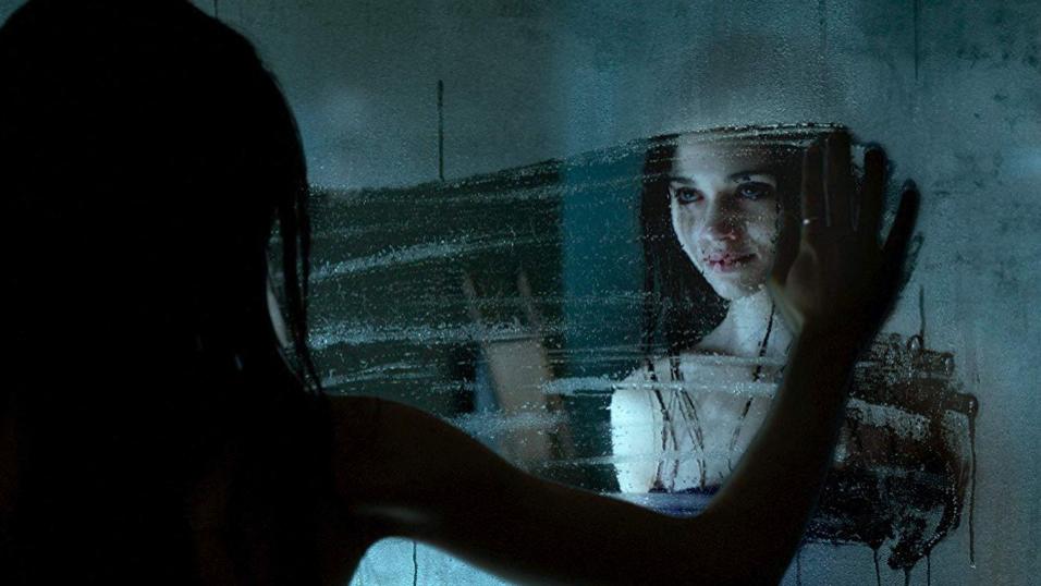 电影《镜中人》，引爆观众内心的恐惧与无助，探索现实社会的黑暗面