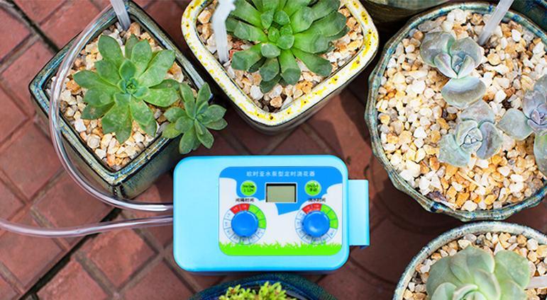 






滴灌式智能定时浇水系统，养花人过节必备
这种装置一根管子上能连接1