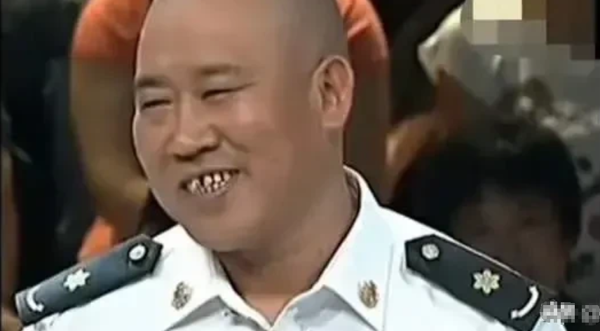 军人容不得抹黑，杜旭东这个“文艺军人”显然不是在为中国人民解放军增彩
网上介绍，