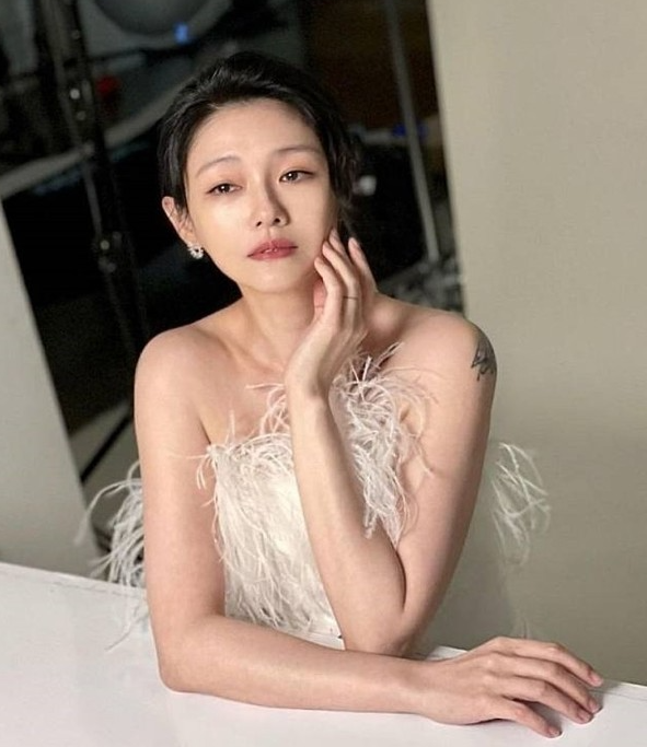 汪小菲发声明揭大S染疫患病，他托人照料却被骂，要求经纪人3日内抱歉