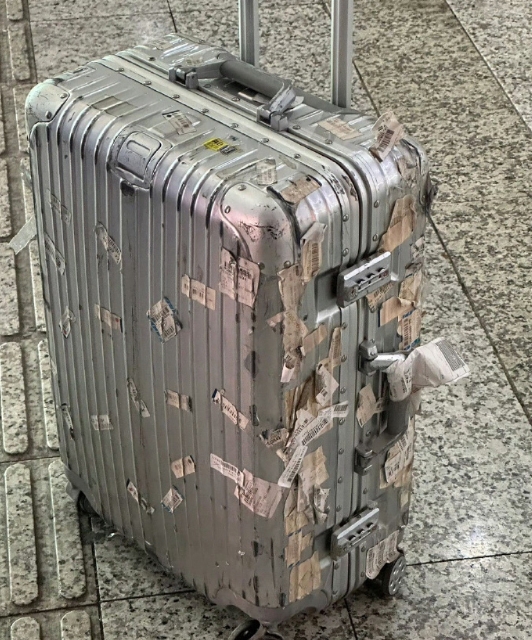 看过世界的旅行箱长什么样
