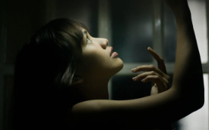 末世的女人有多惨？被父母卖了2次以后，我获得了新生……