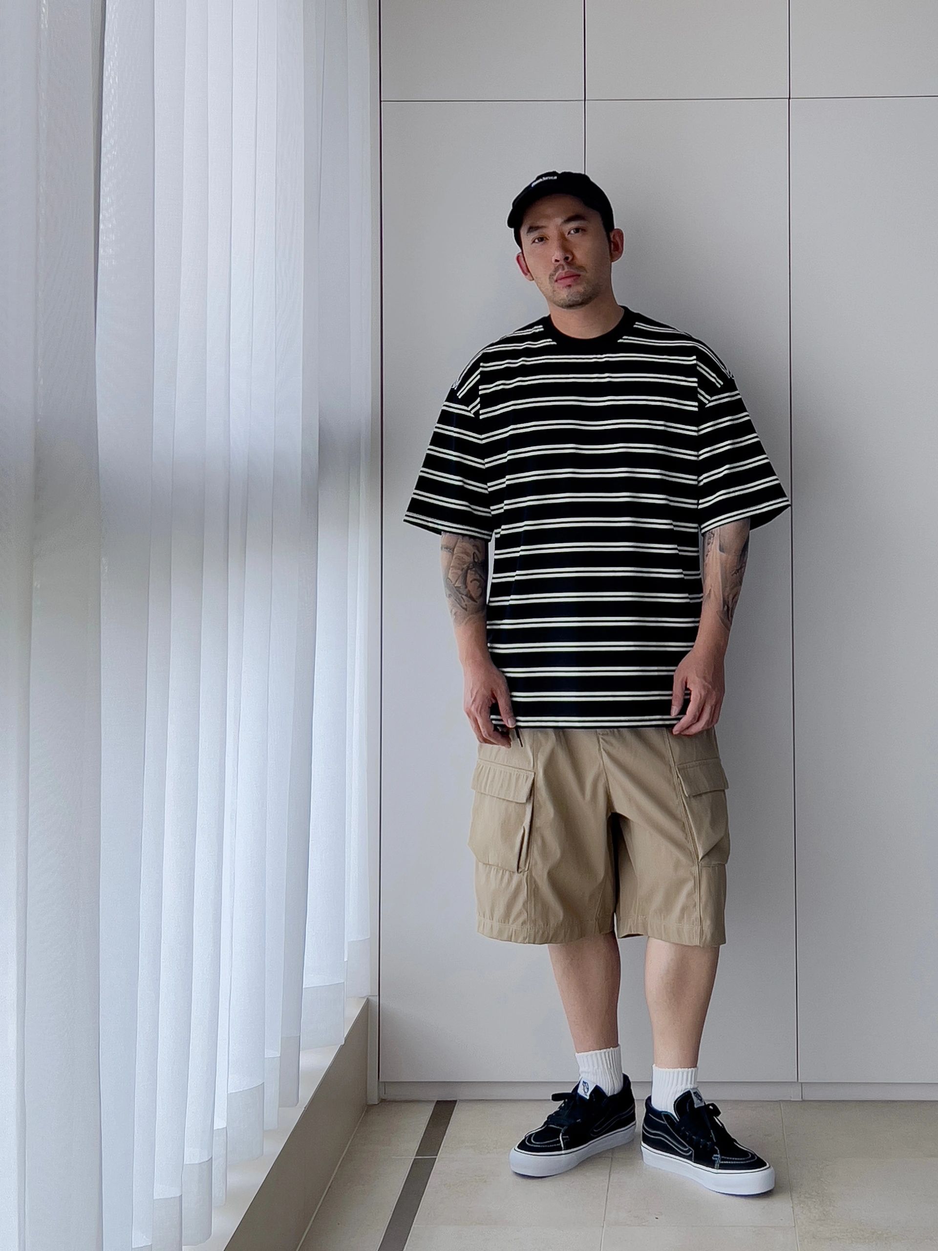今日黑白条纹搭配卡其大兜工装短裤