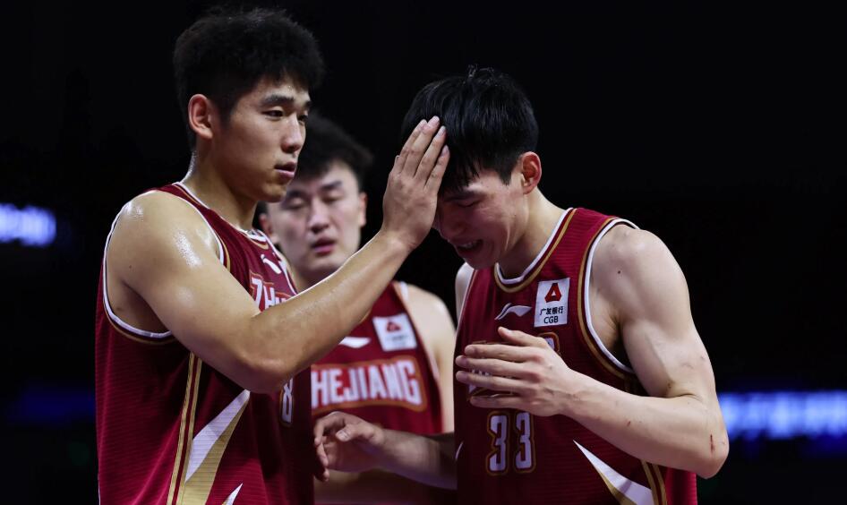 浙江稠州男篮去年怎么赢广东两场的，靠着赖特和余嘉豪爆对面内线，今年没易建联没汉密