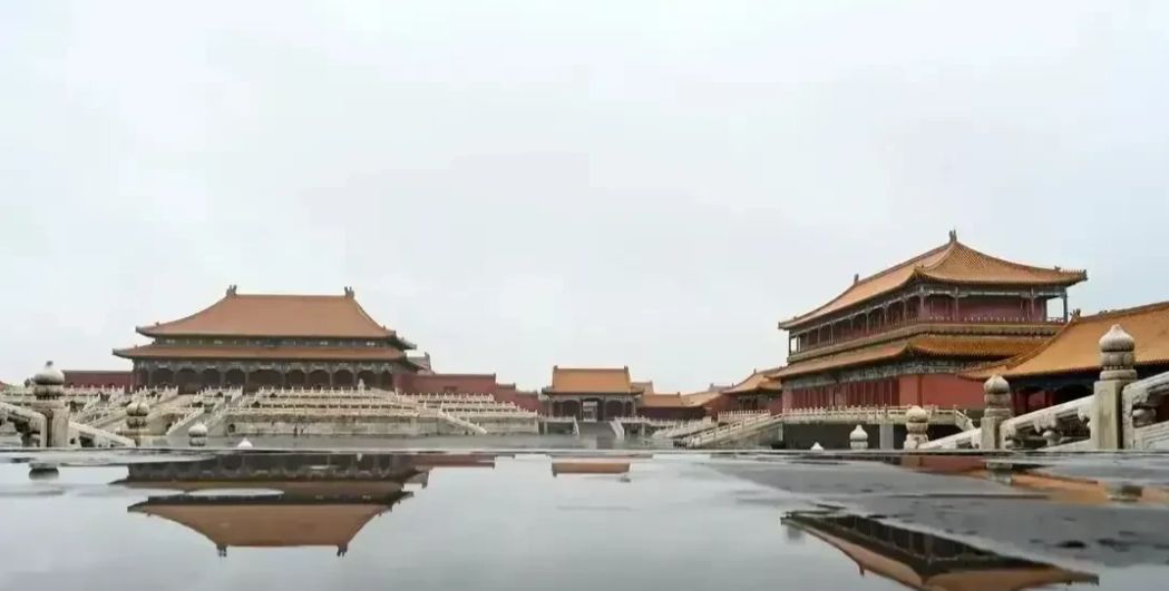 雨后的北京故宫、天安门。