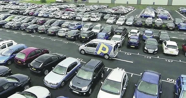 中国有14亿人口其中没车的家庭很多，可为何汽车突然卖不出去了？其实原因很简单。
