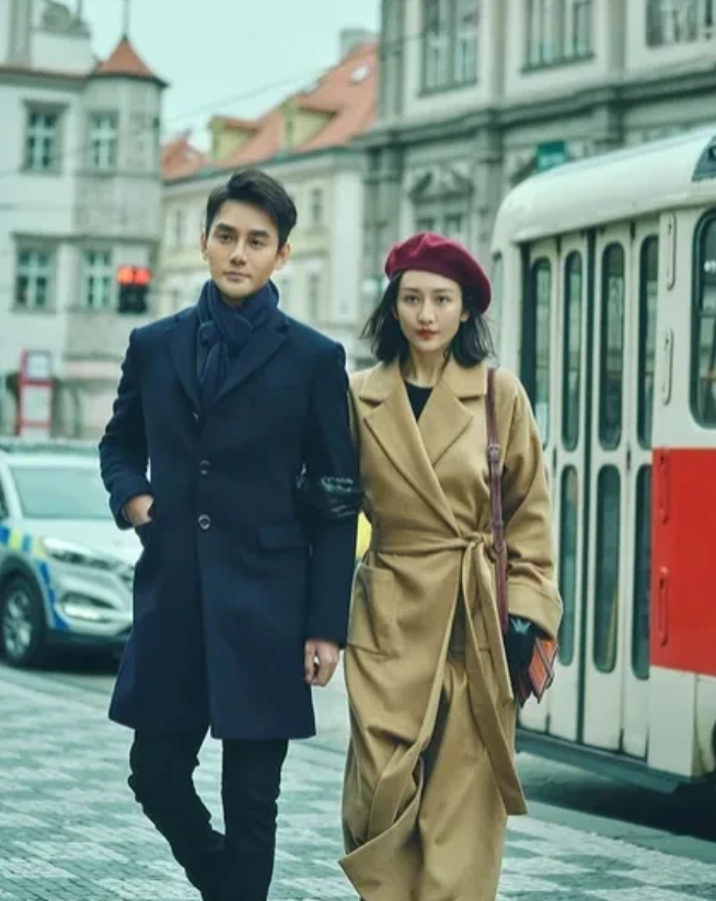 看他俩，郎才女貌，太般配了。
王凯，1982年，身高182cm
王欧，1982年