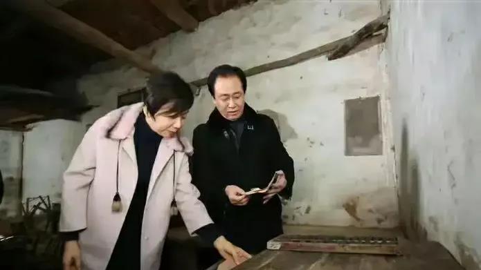 许家印住进小单间，他的大方一人开心万人嫌，受过大方的人在颤抖 ，单间可能住不下，