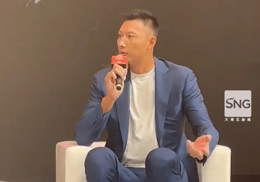 阿联分享退役生活，直言不适应，很是怀念打球的日子。
阿联自从宣布退役以来，生活方