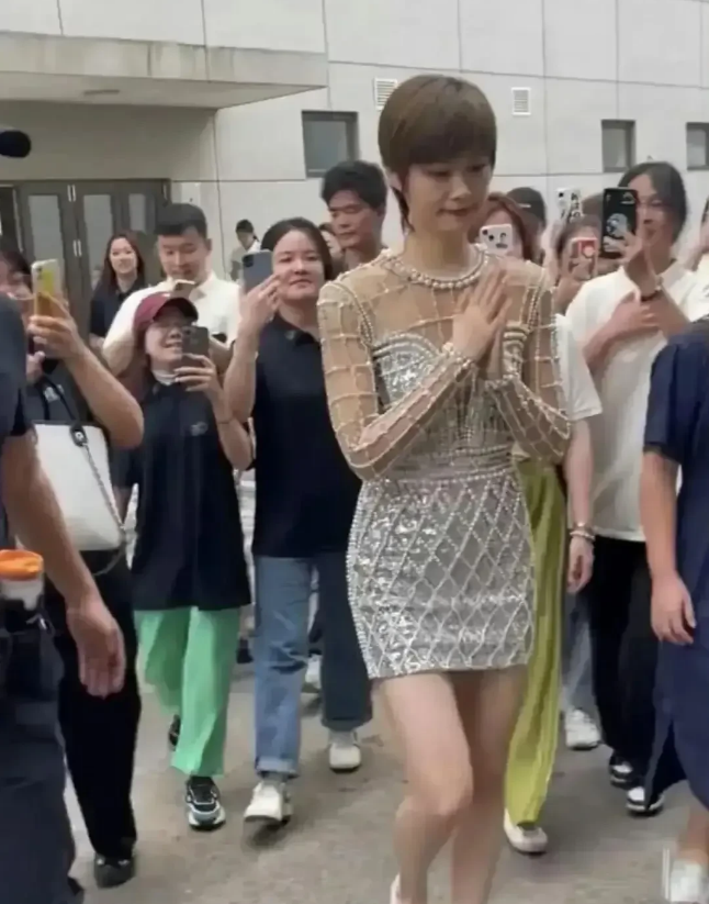 看到这个女明星了!没想到这么有女人味了!