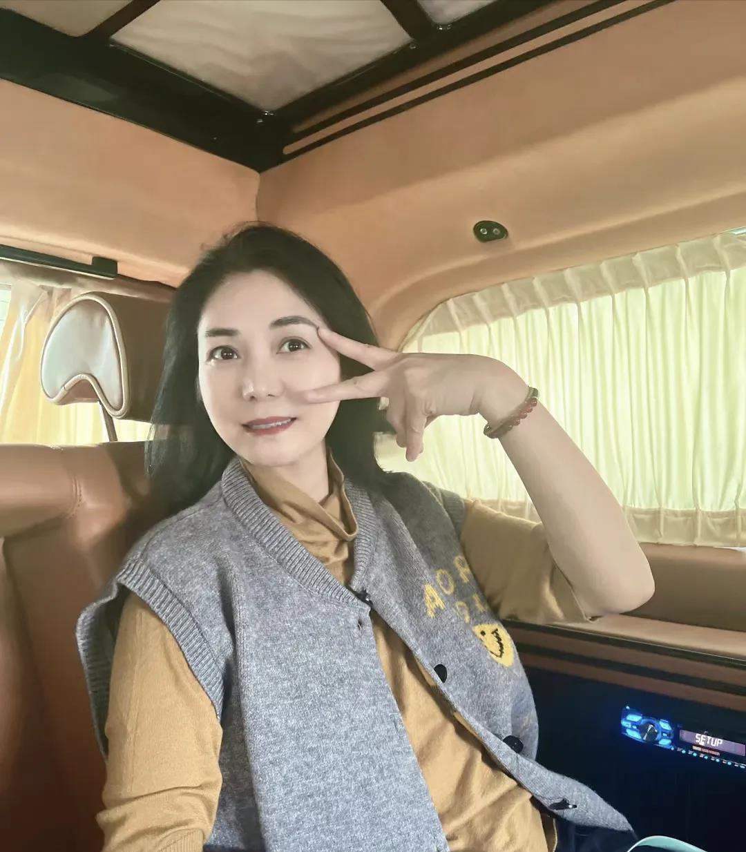 在我楼下住着一位 56 岁的阿姨，1967 年出生，她一生未婚，无儿无女，多年来