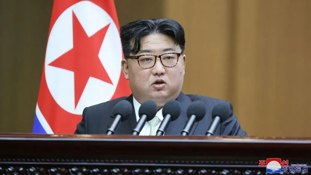 放弃和平统一　 金正恩吁修宪将韩国列为“头号敌国”

朝鲜领导人金正恩呼吁修改宪