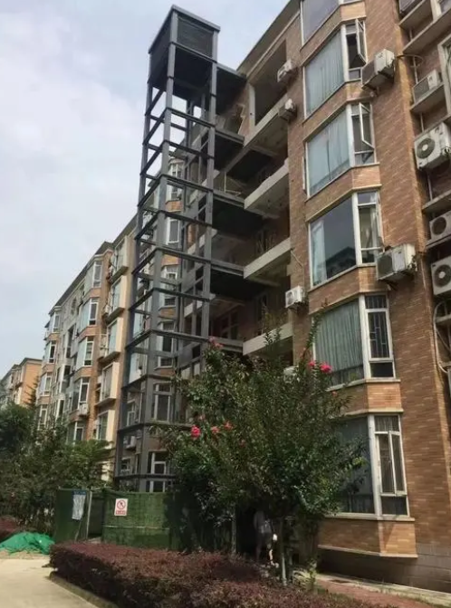 我反对加装电梯，整个单元12户人家，只有3户不同意，我就是其中之一。
楼上的那几