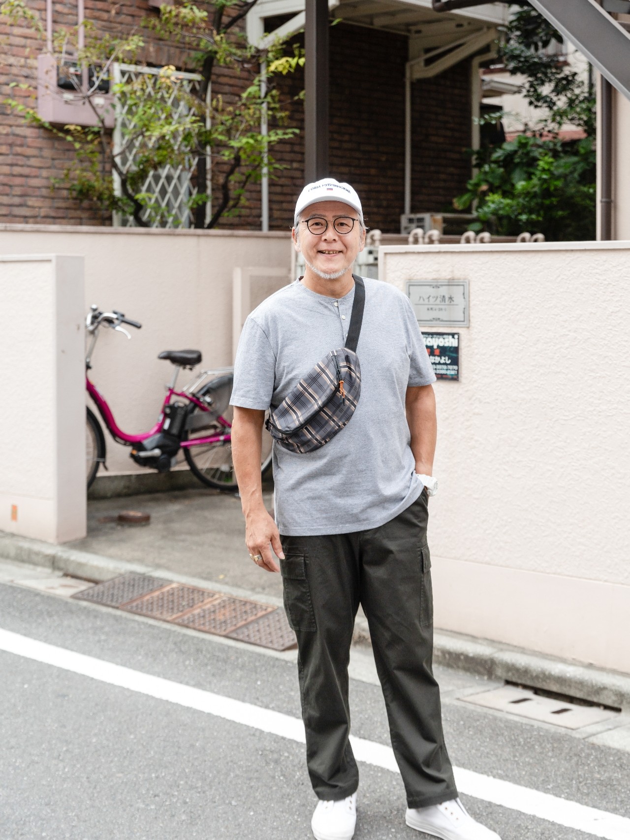 气质灰色T恤穿魅力十足