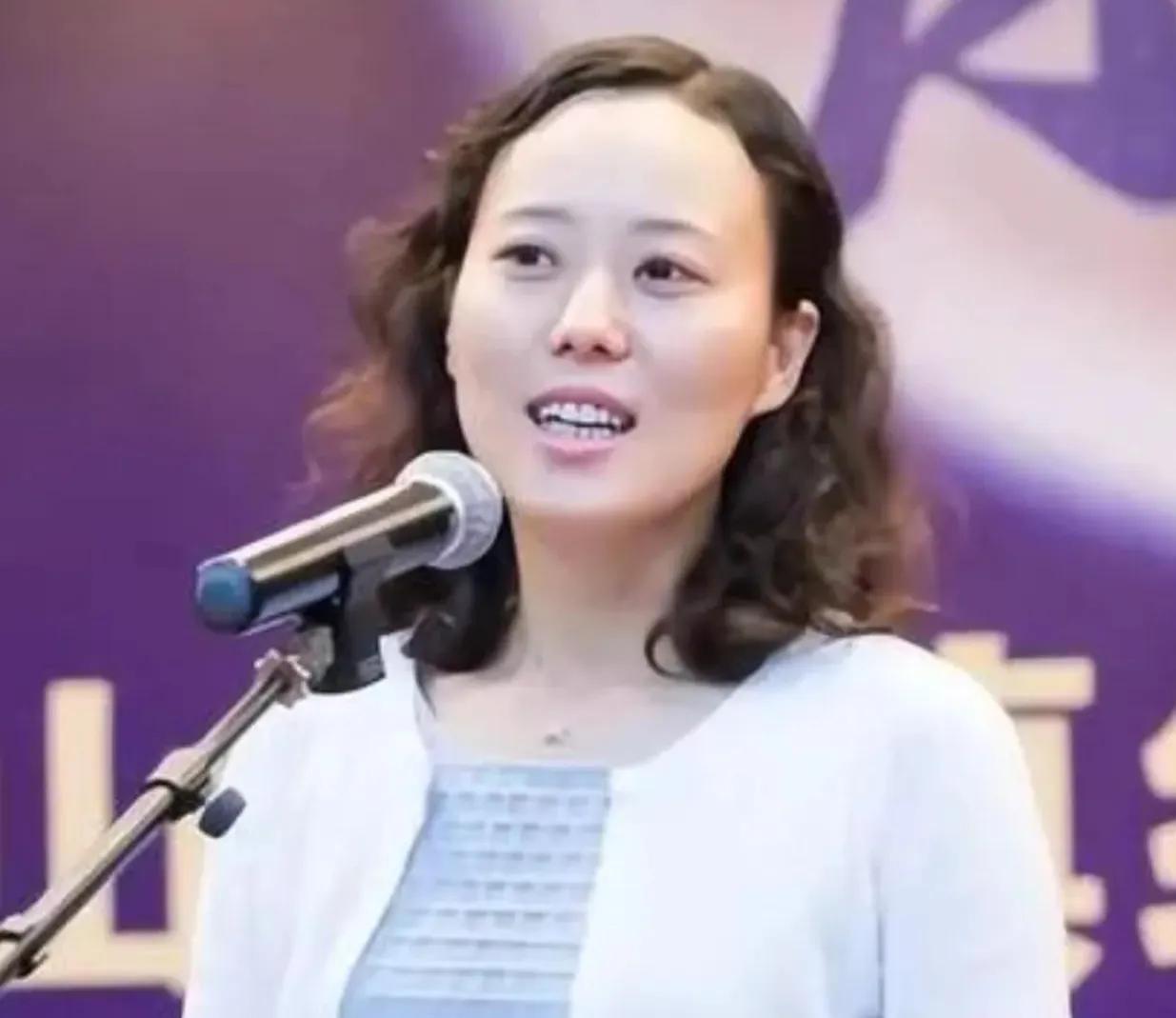 80后女镇长: 痴迷享乐, 丈夫养不起, 打掉情人孩子索取12万营养费!