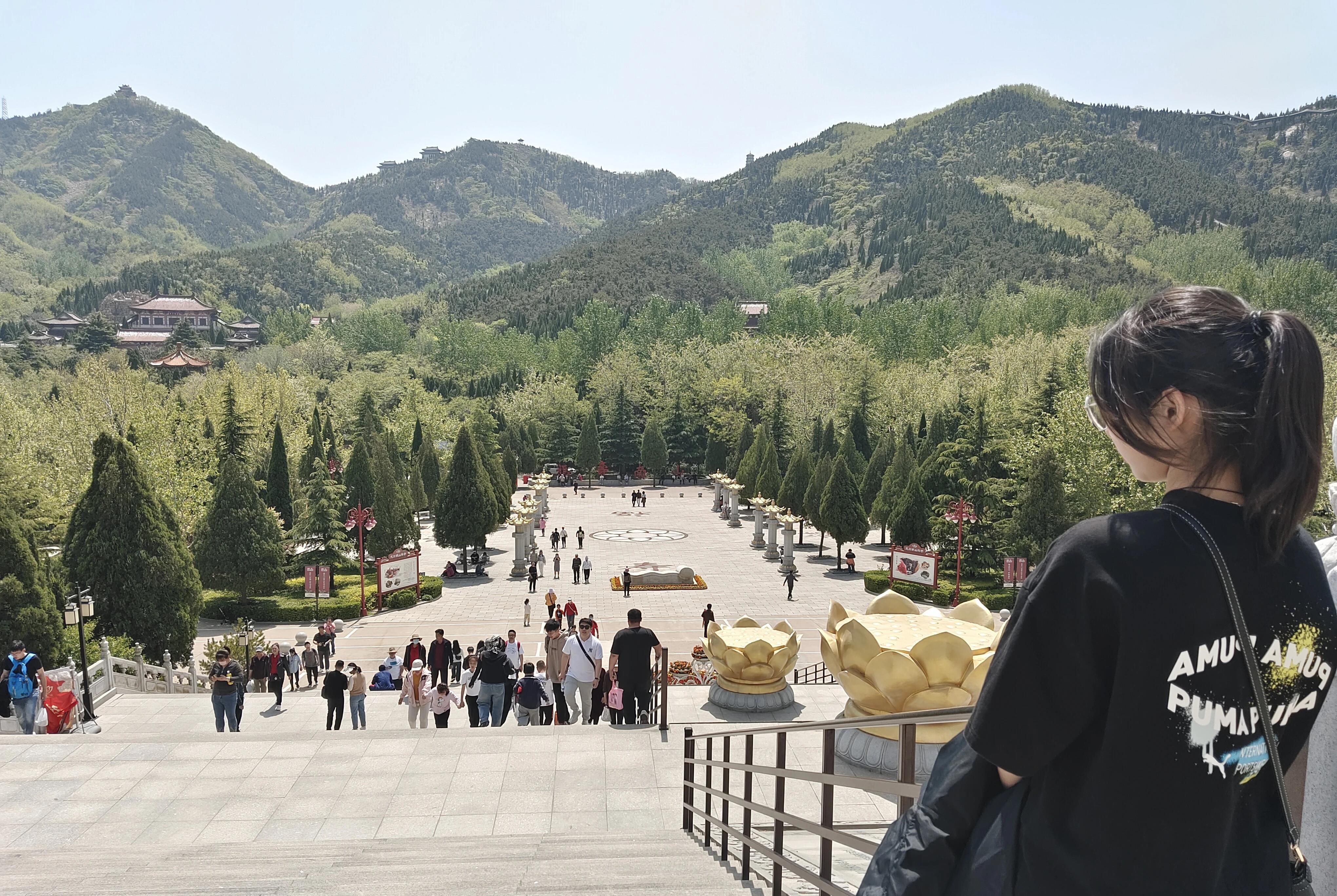 女儿被民办本科专业录取了，这几天去报到了，感触颇深。
宿舍条件一般，连最基本的内
