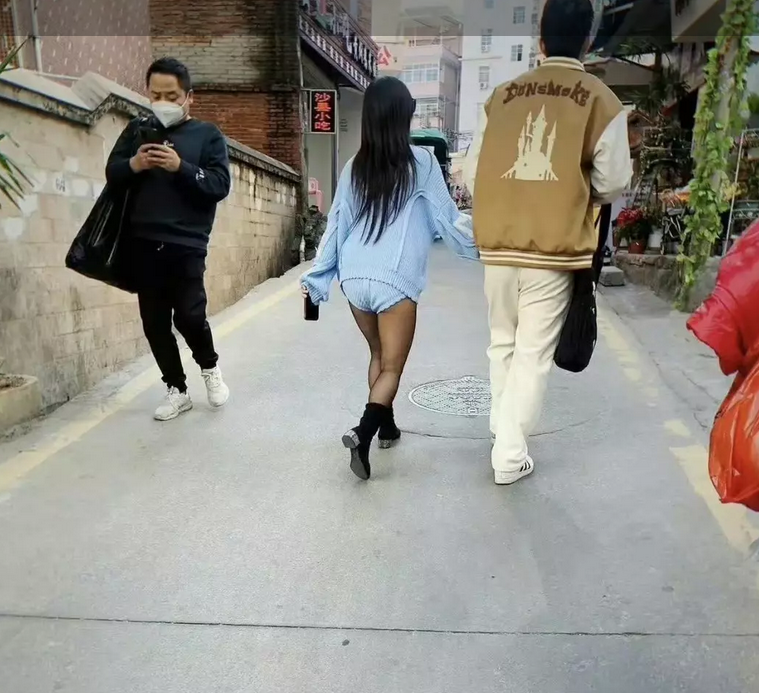 现在只穿内衣都能出门了吗？ ​​​🤣