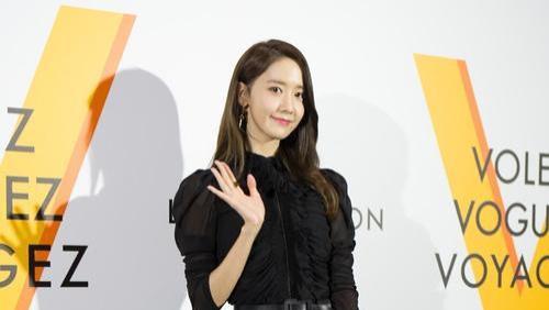 #12年不拍戏，重出江湖凭一双腿就爆了，观众要求加戏，不愧是女神#