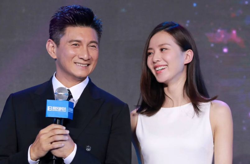 吴奇隆和刘诗诗的婚姻状况备受关注。两人曾经因年龄差距大、家庭矛盾等原因被不看好，