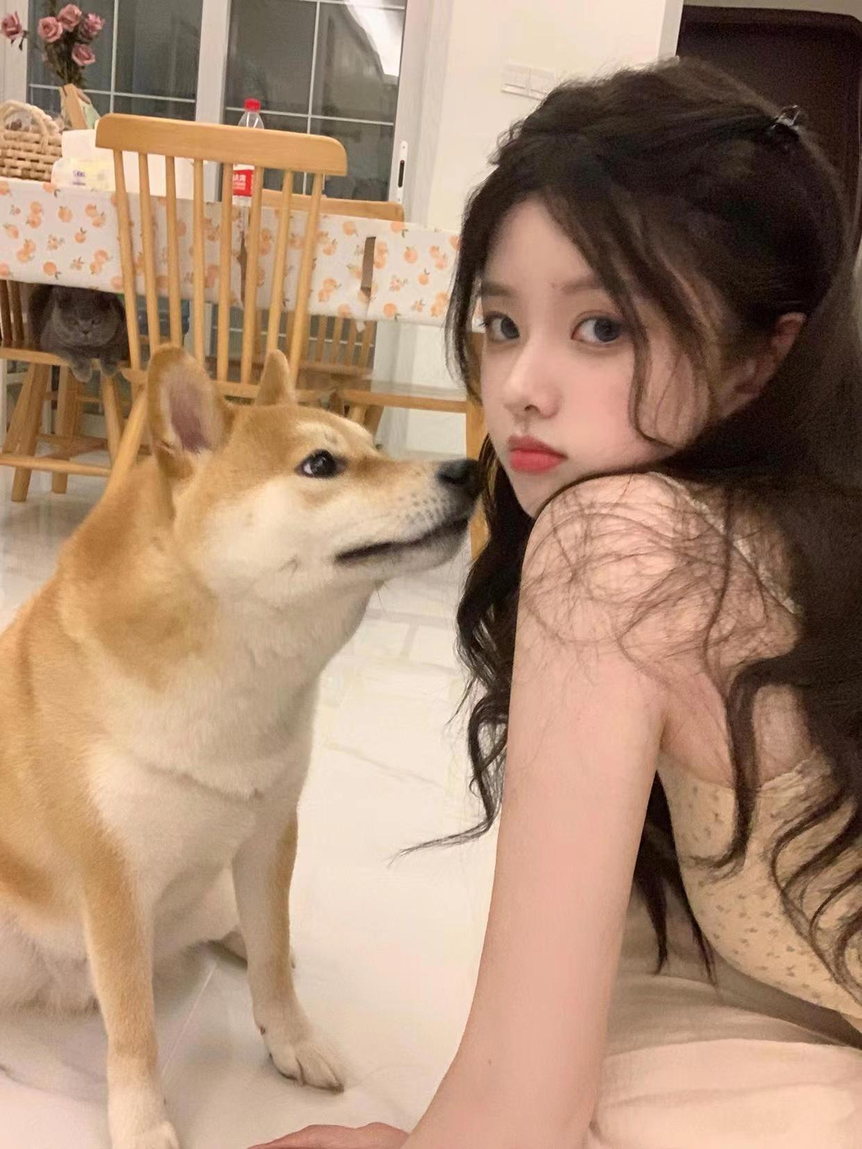 对狗狗特别好的女生，也一定很有爱吧
