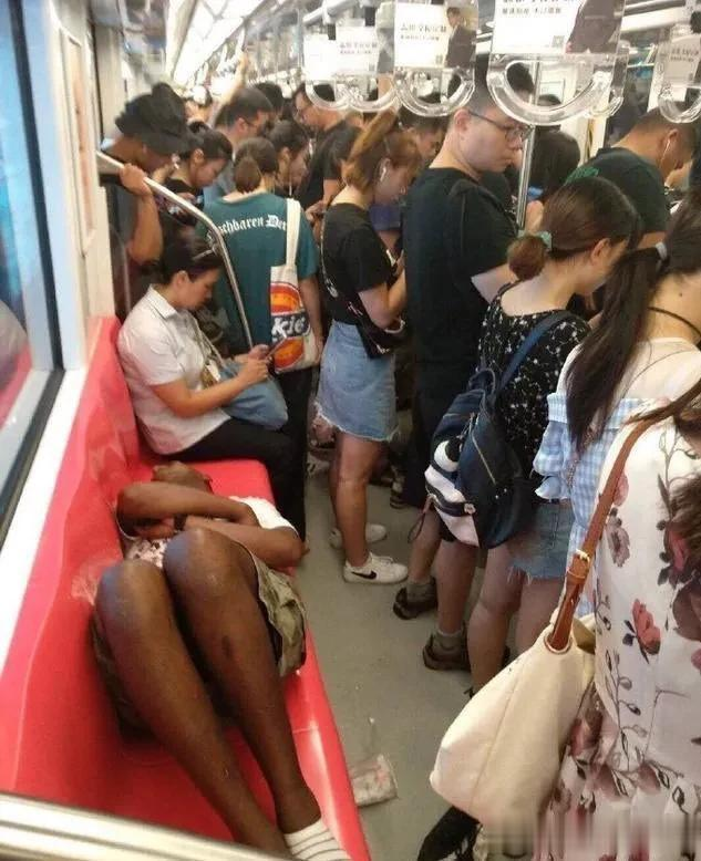 假如你在这趟地铁上，你会怎么办？