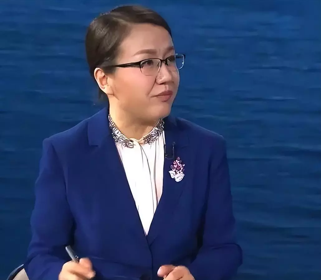 特别的评论员
CCTV4上那几个特约评论员，只怕是世界上最独特的评论员。
至今他