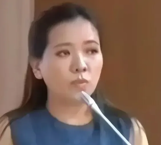 这个女人跟果敢同盟军提了三个条件。
第一，要保证她的人身安全。
第二，要保全她名