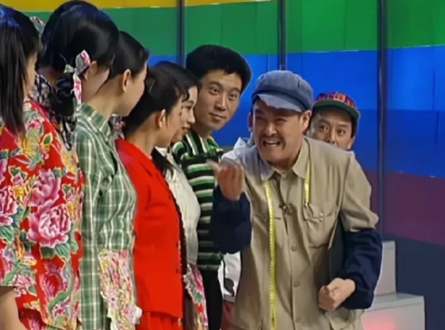 赵本山年轻时的作品，确实有一定深度，看看《红高粱模特队》的台词。

“你穿的是地