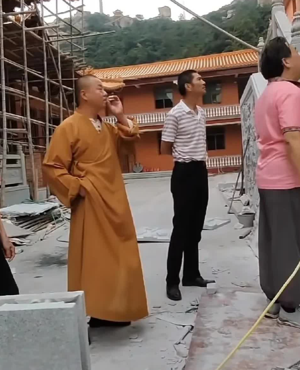 和尚抽烟不能算破戒，因为和尚的禁欲生活并非只是为了个人健康，更重要的是为了修行。