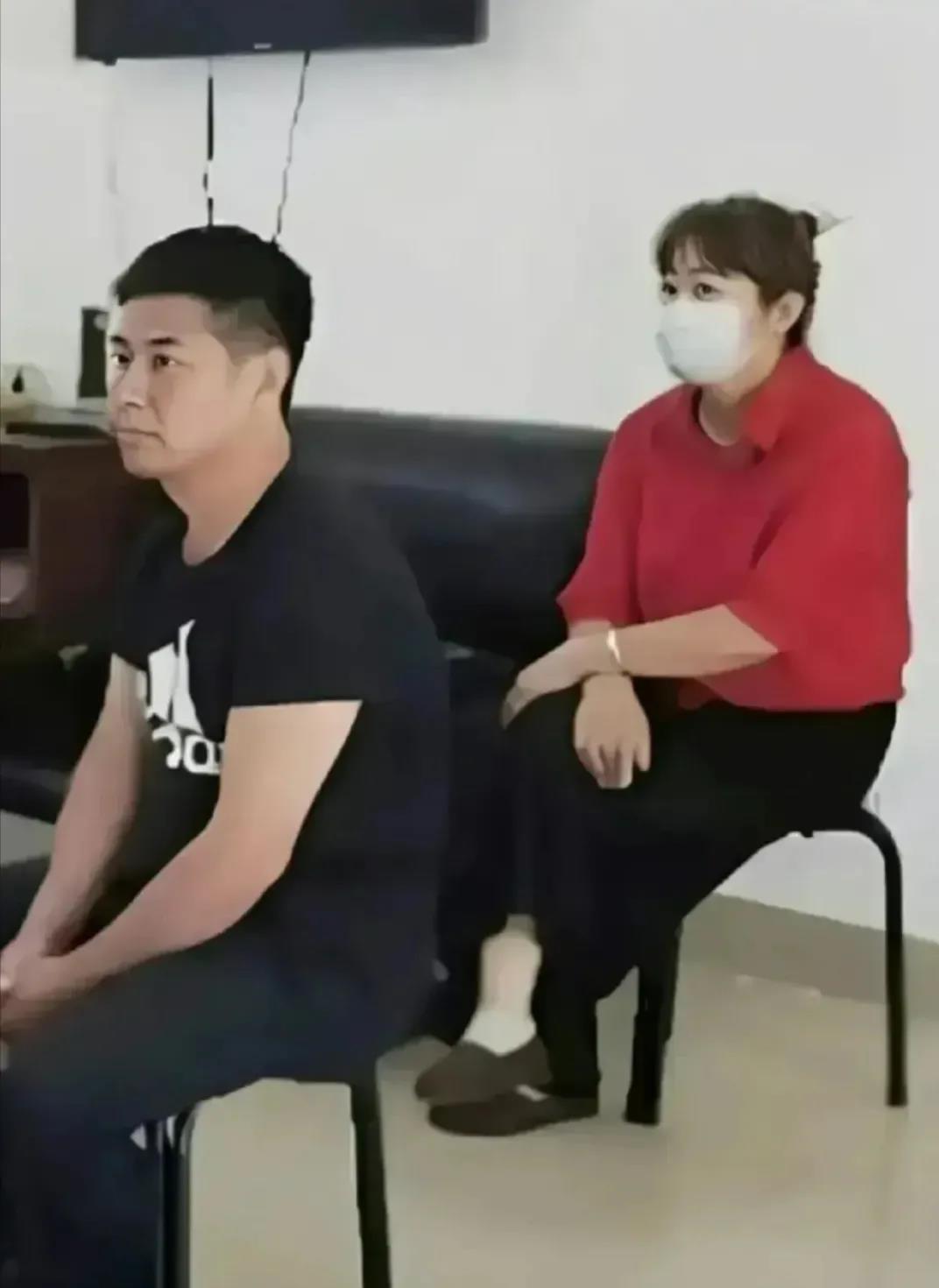 这对露水野鸳鸯的视频我已经欣赏过，怎么说呢，两个人的心理素质真好，我佩服。
  